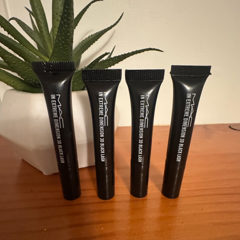NEW MAC In Extreme Dimension 3D Lash Mascara Mini Deluxe Samples